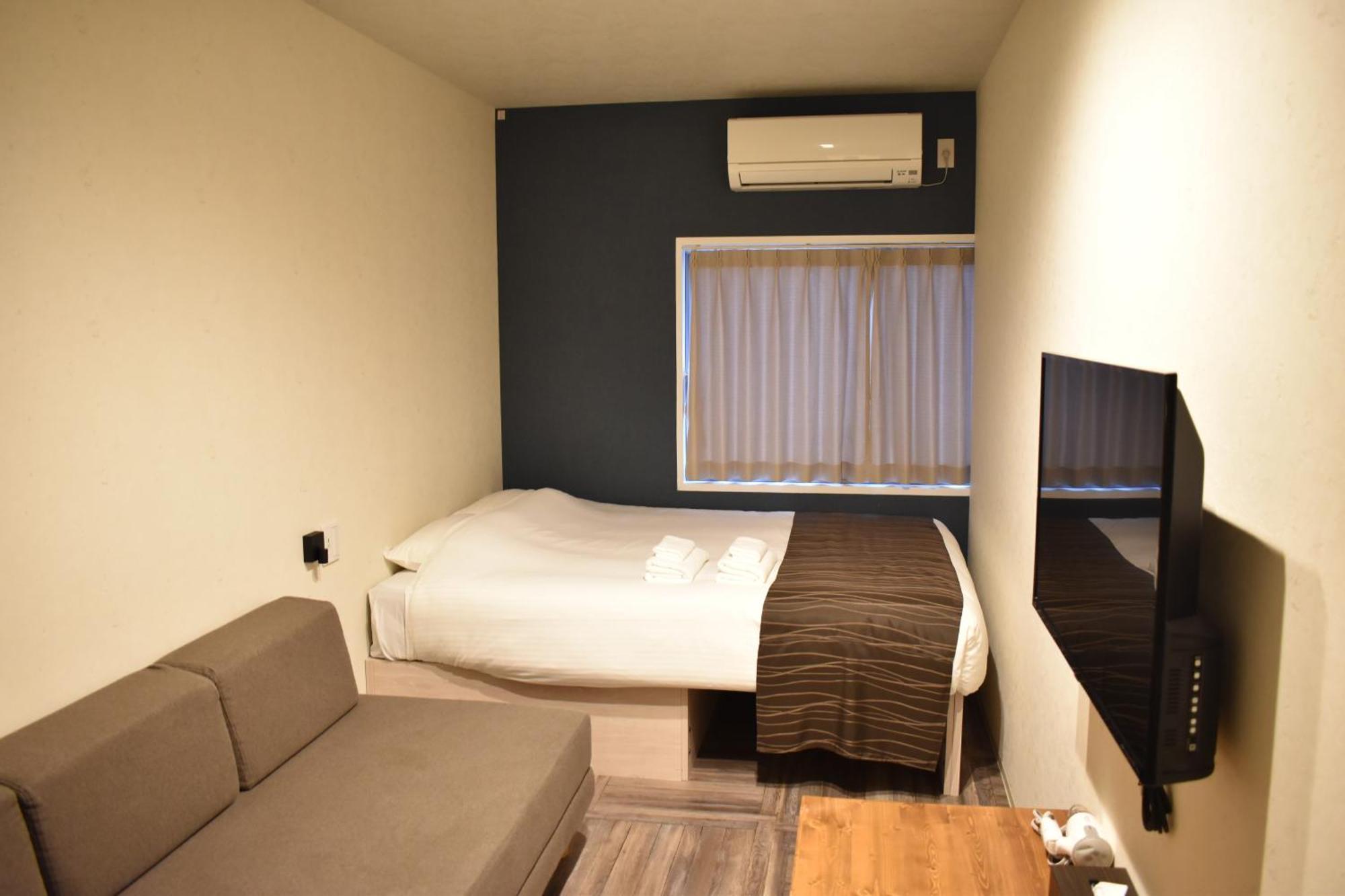 Shinsaibashi House Hotel Osaka Room photo