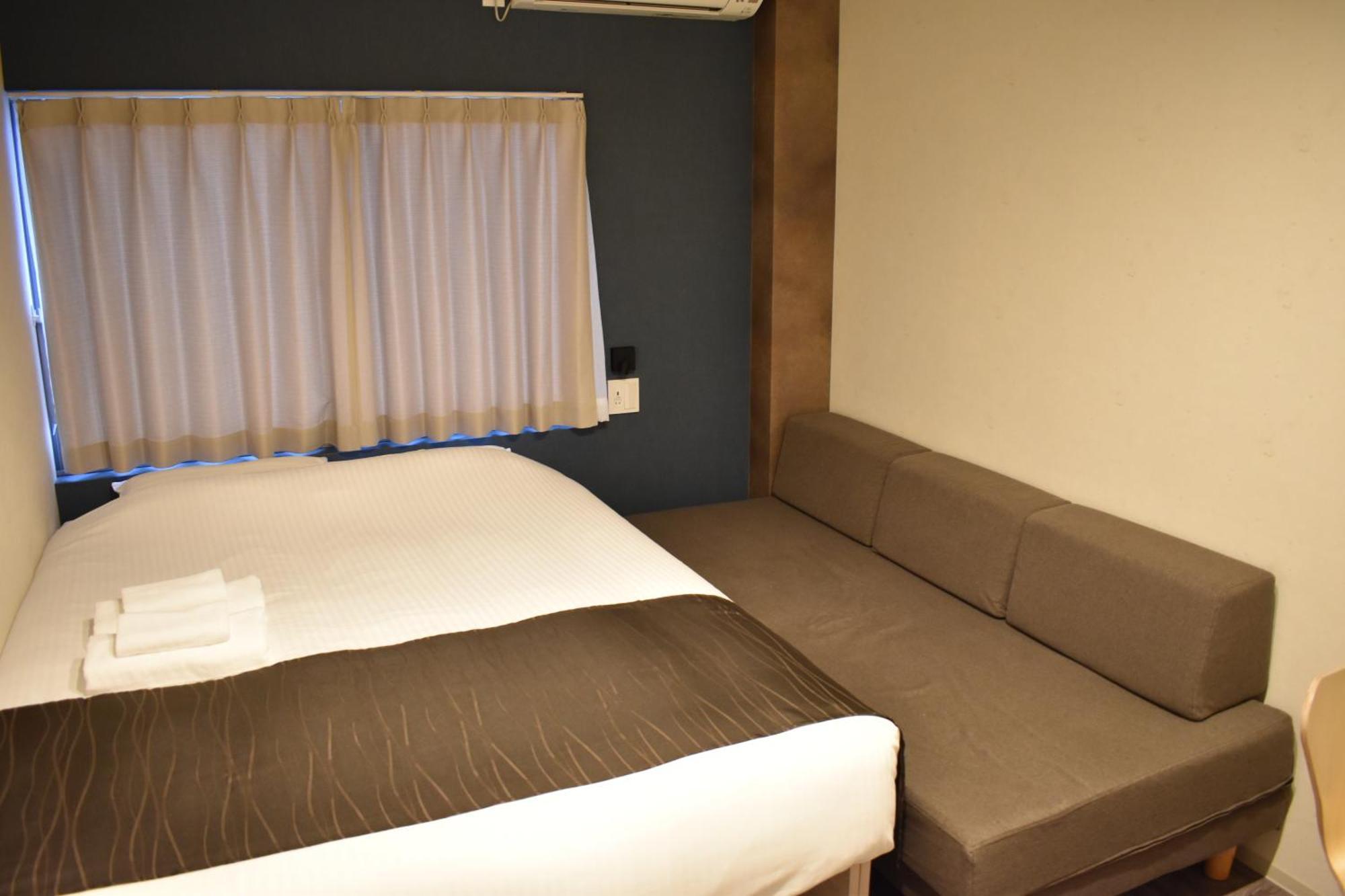 Shinsaibashi House Hotel Osaka Room photo