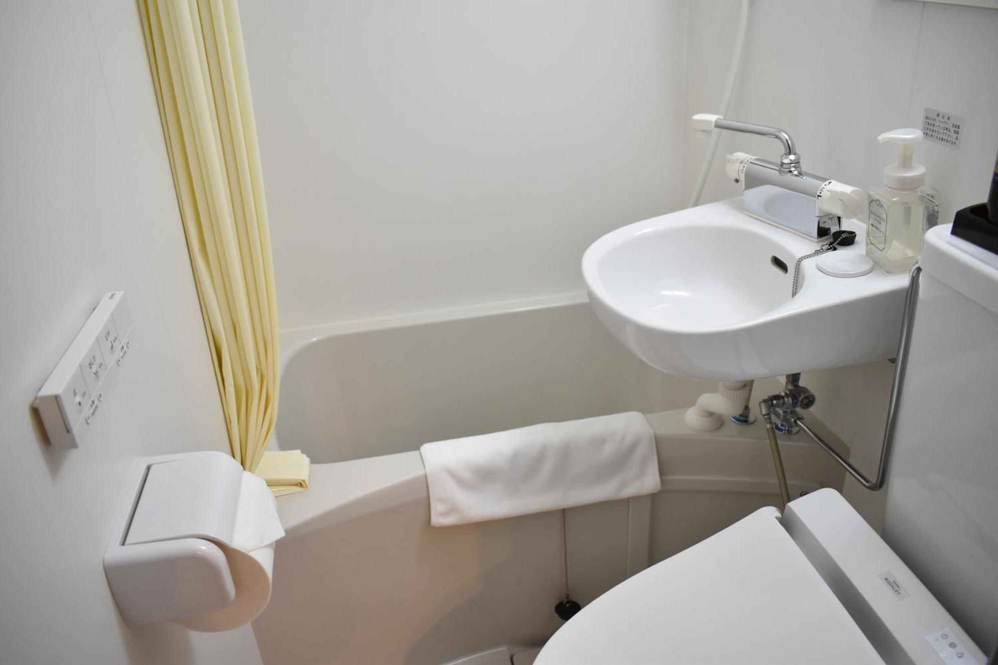 Shinsaibashi House Hotel Osaka Room photo