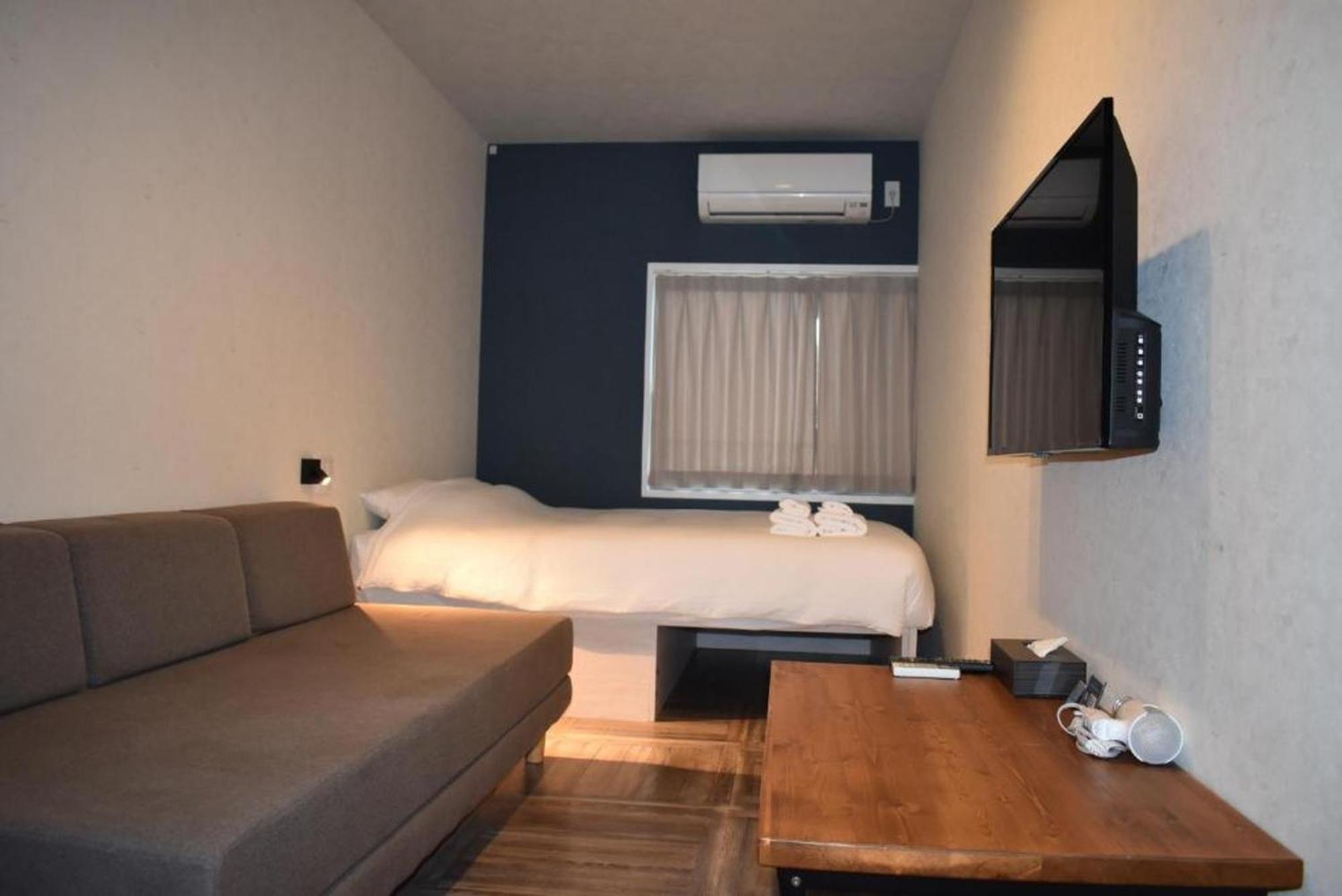 Shinsaibashi House Hotel Osaka Room photo